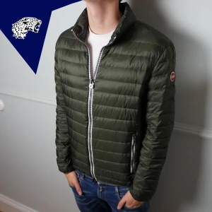 COLMAR JACKA - Fet Colmar dunjacka | Skick: 8/10 INGA HÅL ELLER REVOR! | Strl: 48 (S/M) | Modellen är 180 cm | Hör av dig om du undrar någonting!