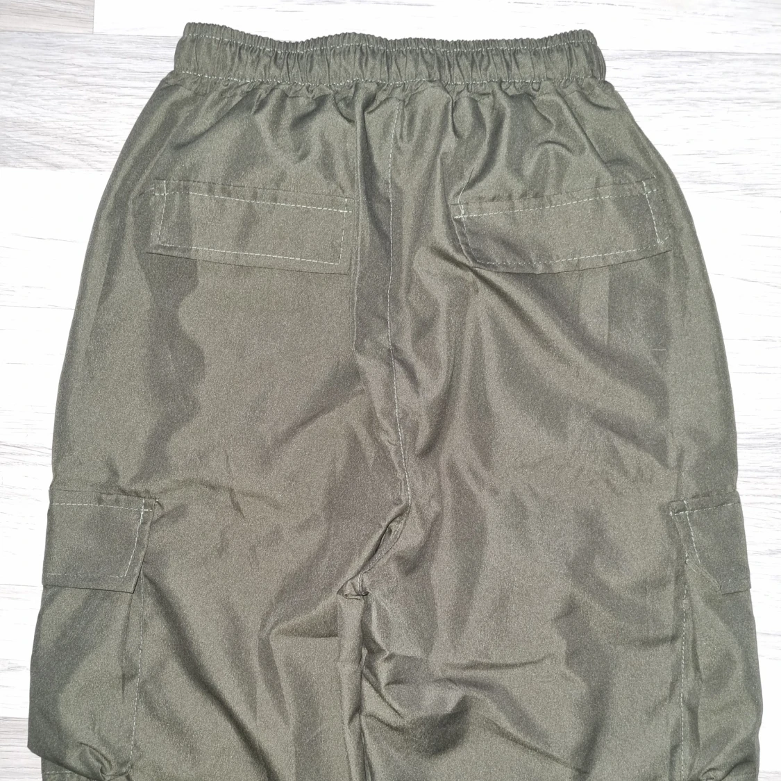 Olivgröna cargopants med snörning - 4