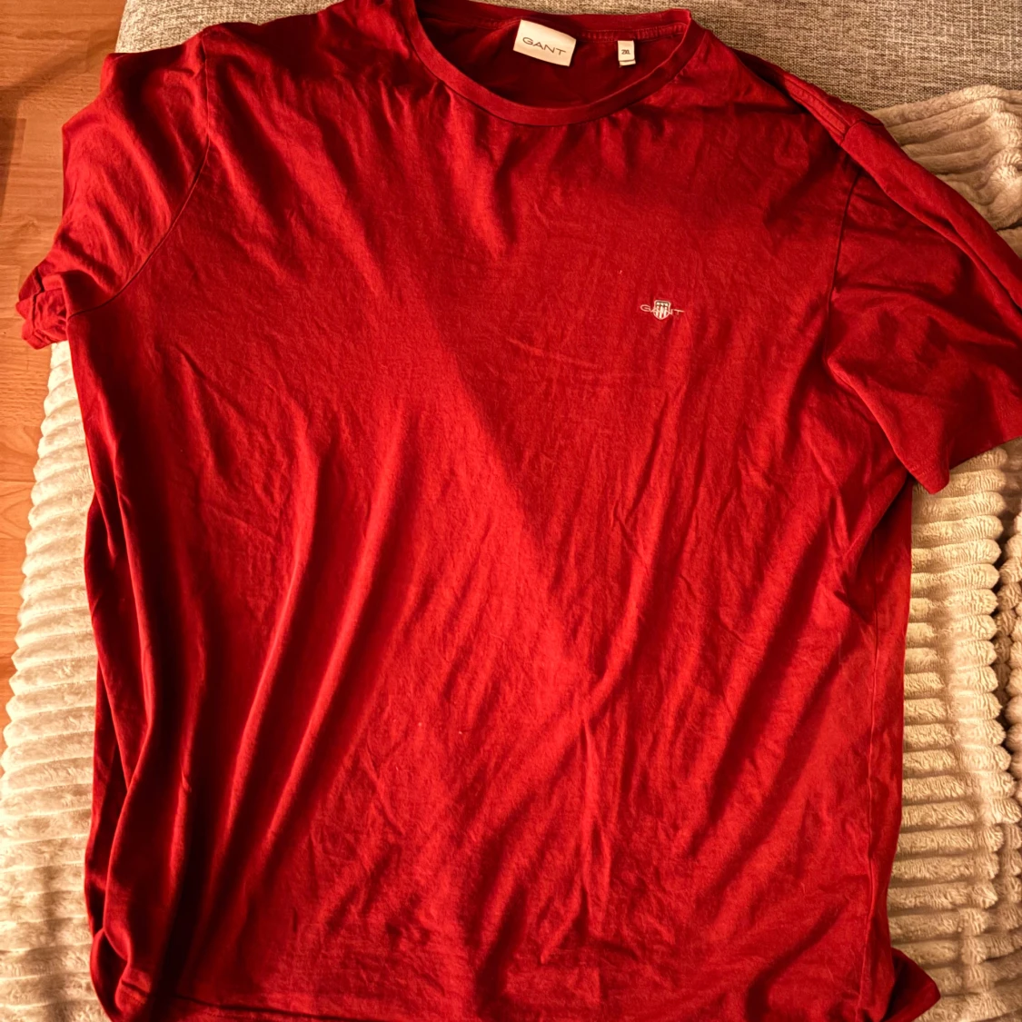 Röd t-shirt från GANT i bomull