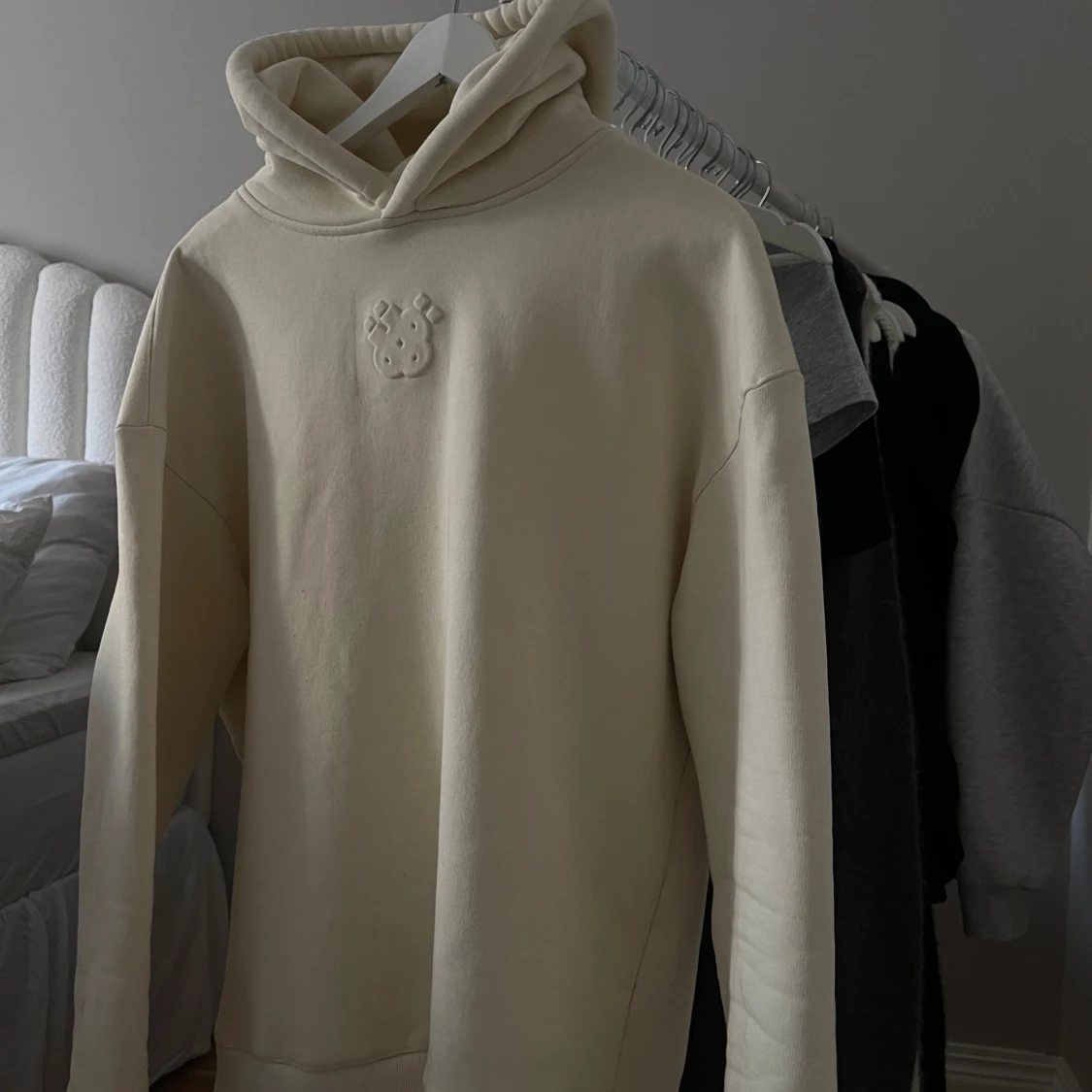 Beige hoodie från THÖ