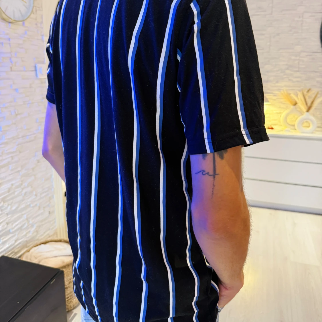 Svart randig t-shirt från Mannen - 1