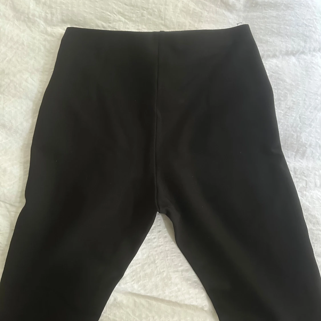 Svarta leggings med slits - 1