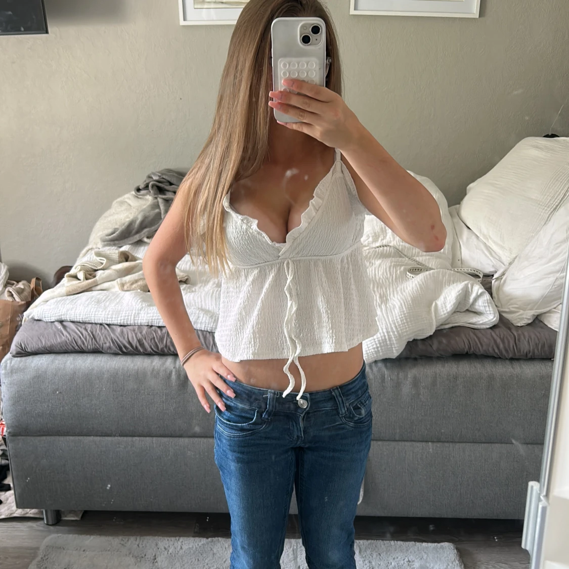 Vit croppad linnetopp med volang