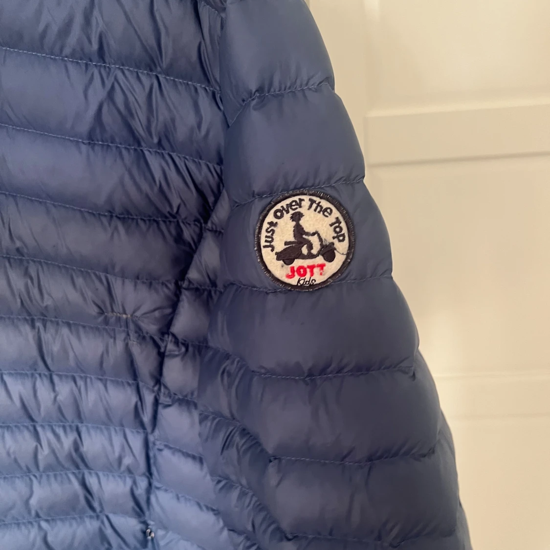 Blå dunjacka från JOTT med huva - 2