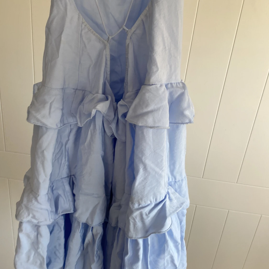 Ljusblå volangklänning med knyt - 1