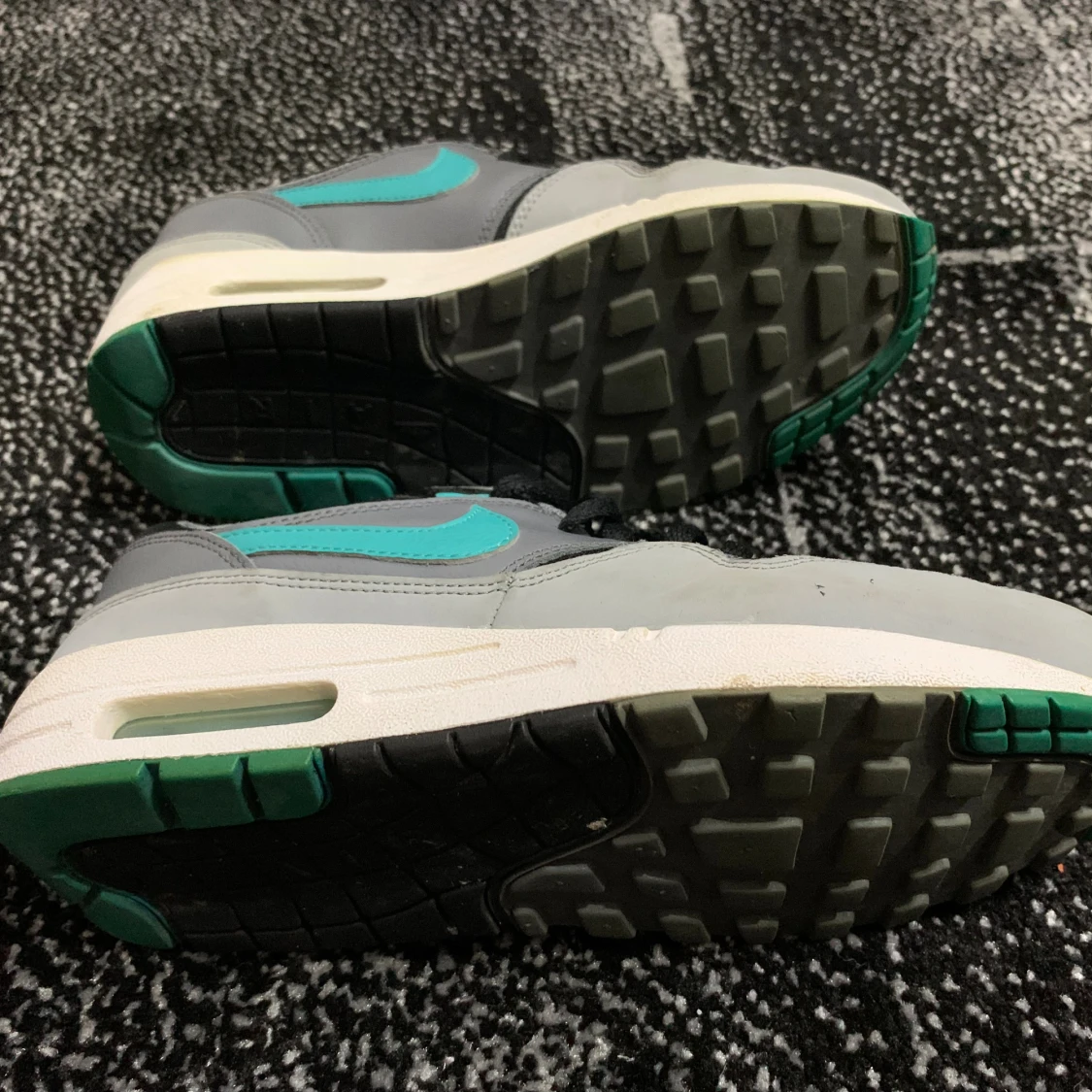 Nike Air Max sneakers grå och svart - 1