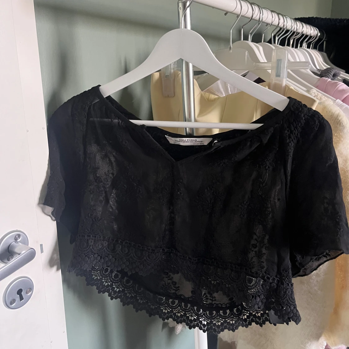 Svart spetsig  blus från Zara - 2