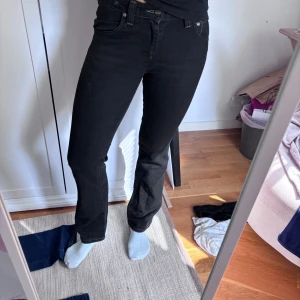 Lee bootcut jeans   - Såå snygga. Köpta second hand. För små för mig därav att jag säljer 