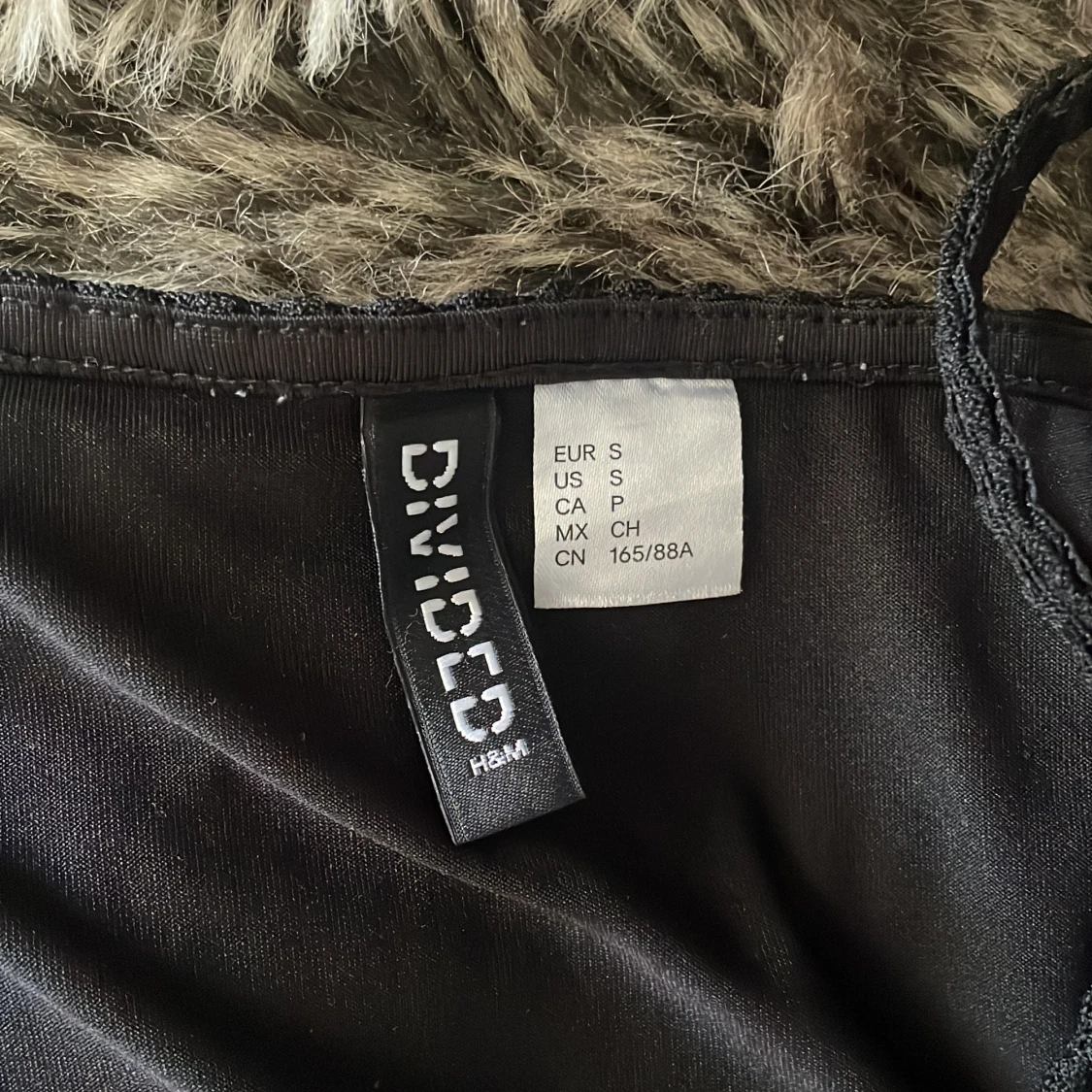 Svart kort klänning från H&M Divided - 3