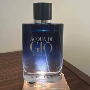Acqua di Giò Profondo Parfum - 95/100ml, inköpt på kicks för 1700kr.  