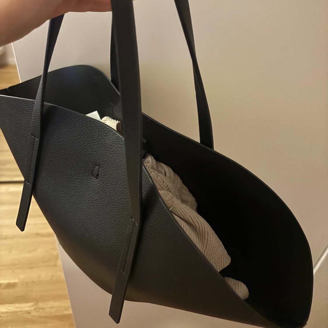 Svart shoppingväska i skinn - 1