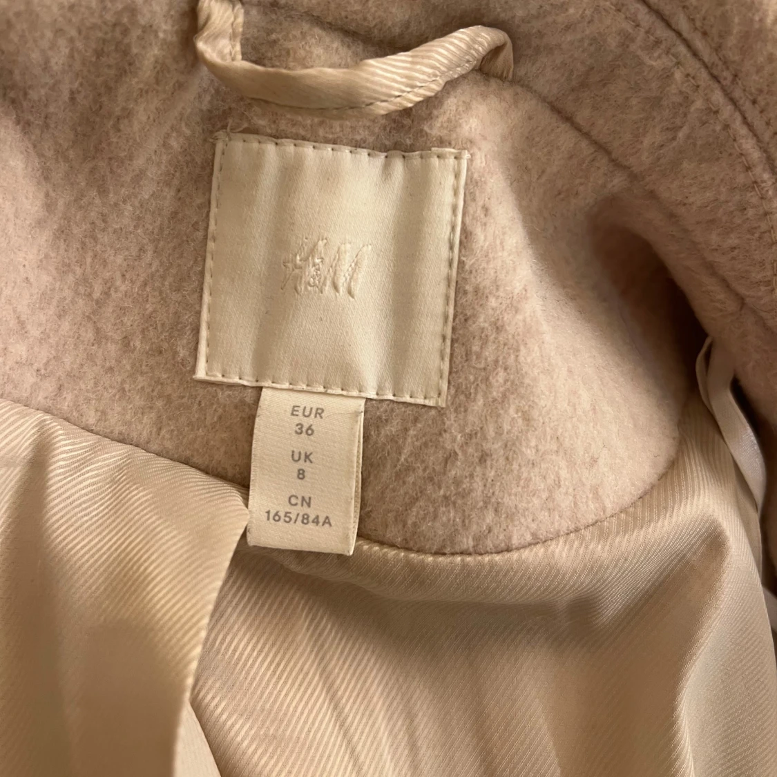 Beige kappa med bälte från h&m - 4