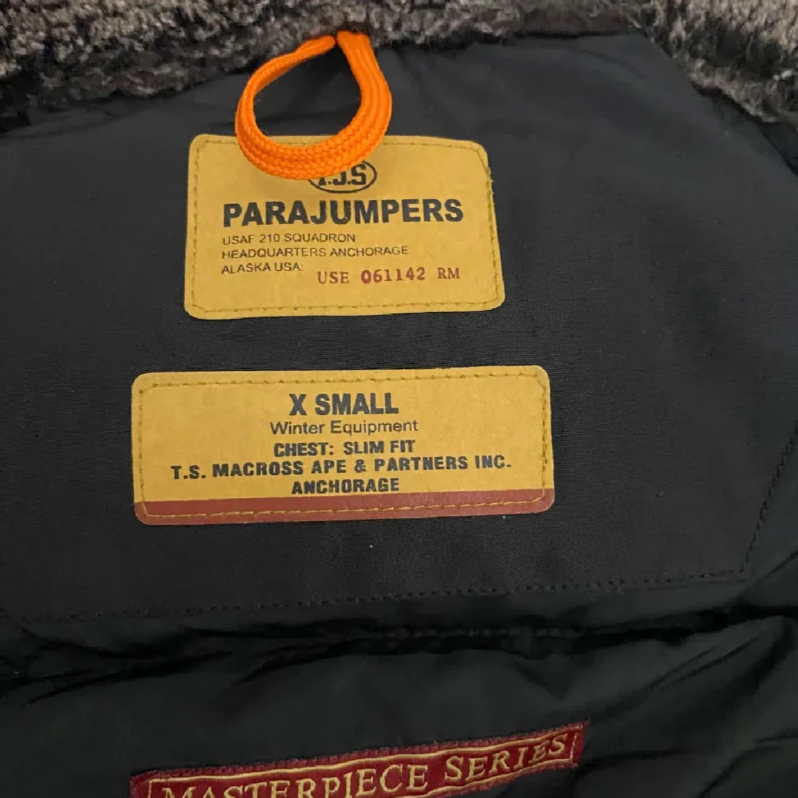 Svart dunväst från Parajumpers - 4
