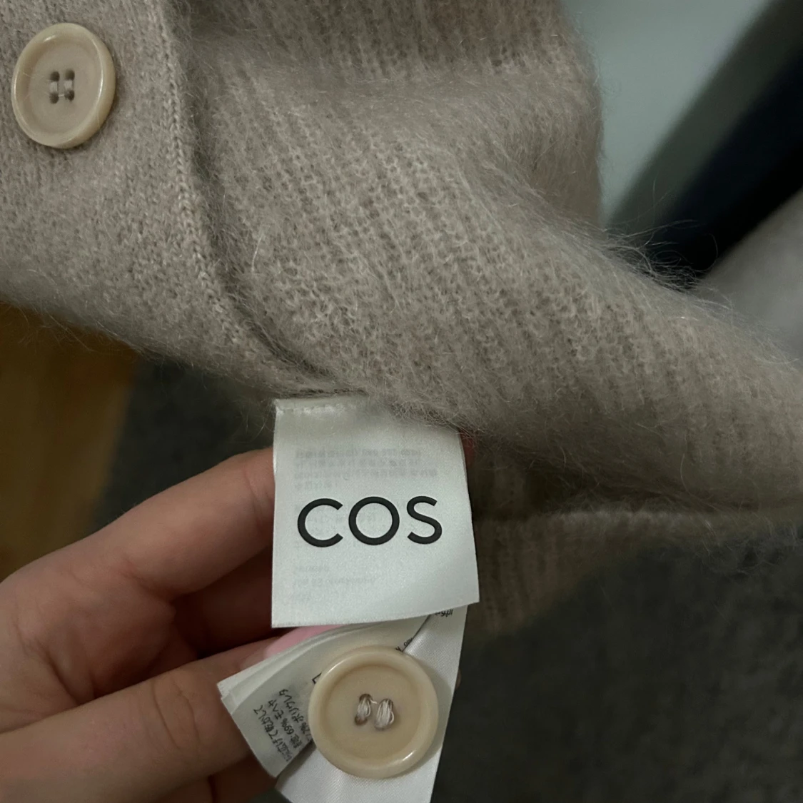 Beige stickad kofta från COS - 4