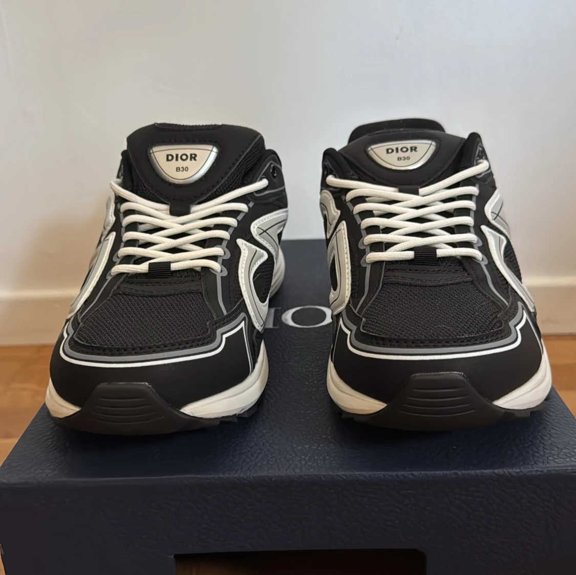 Dior B30 svarta och vita sneakers