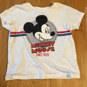 Vit Mickey Mouse t-shirt  - Vintage mickey mouse T-shirt super fiin från Disney💞