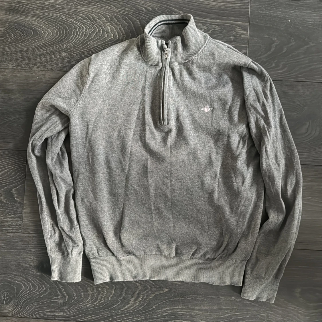 Grå half zip tröja från GANT