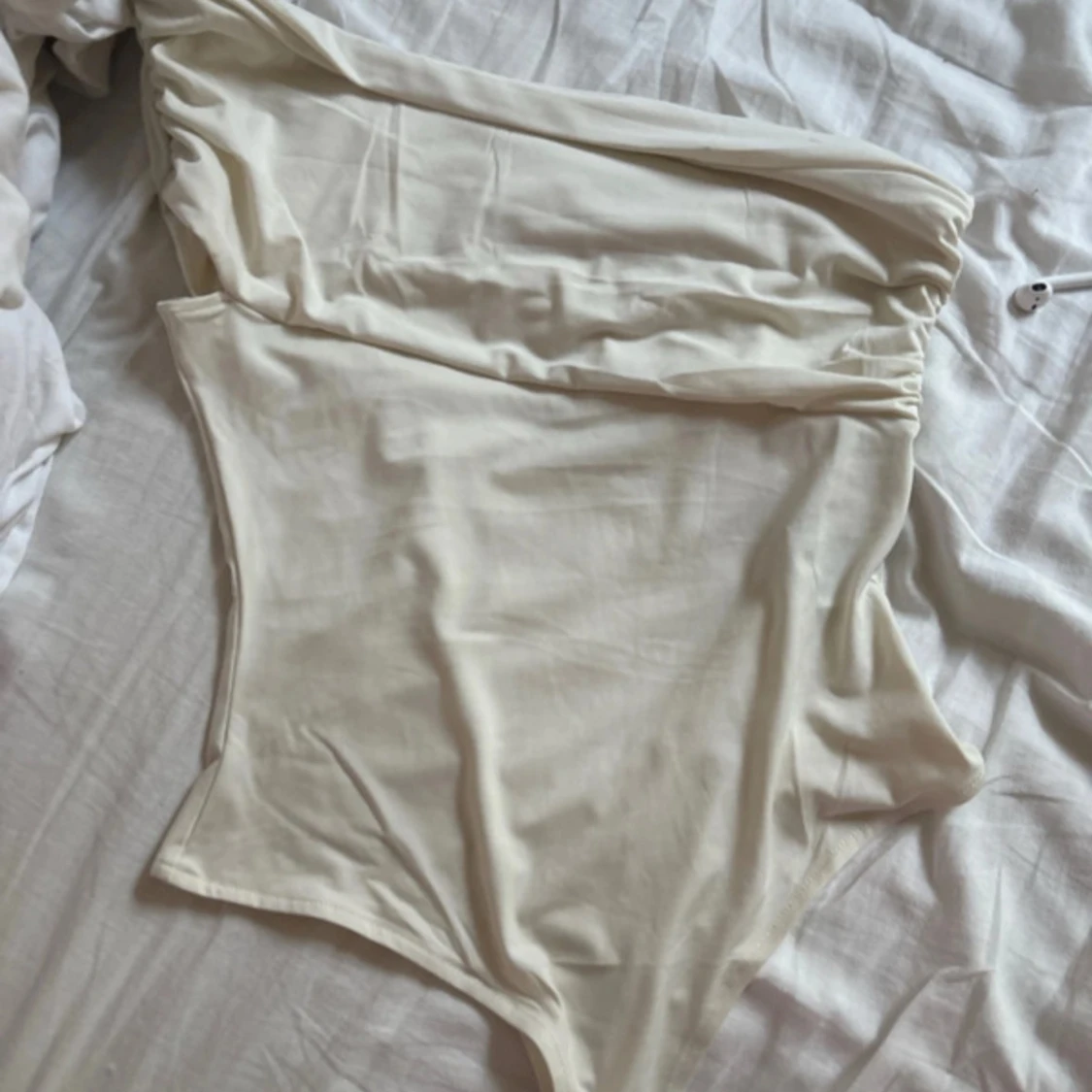 Vit oneshoulder topp från H&M - 1