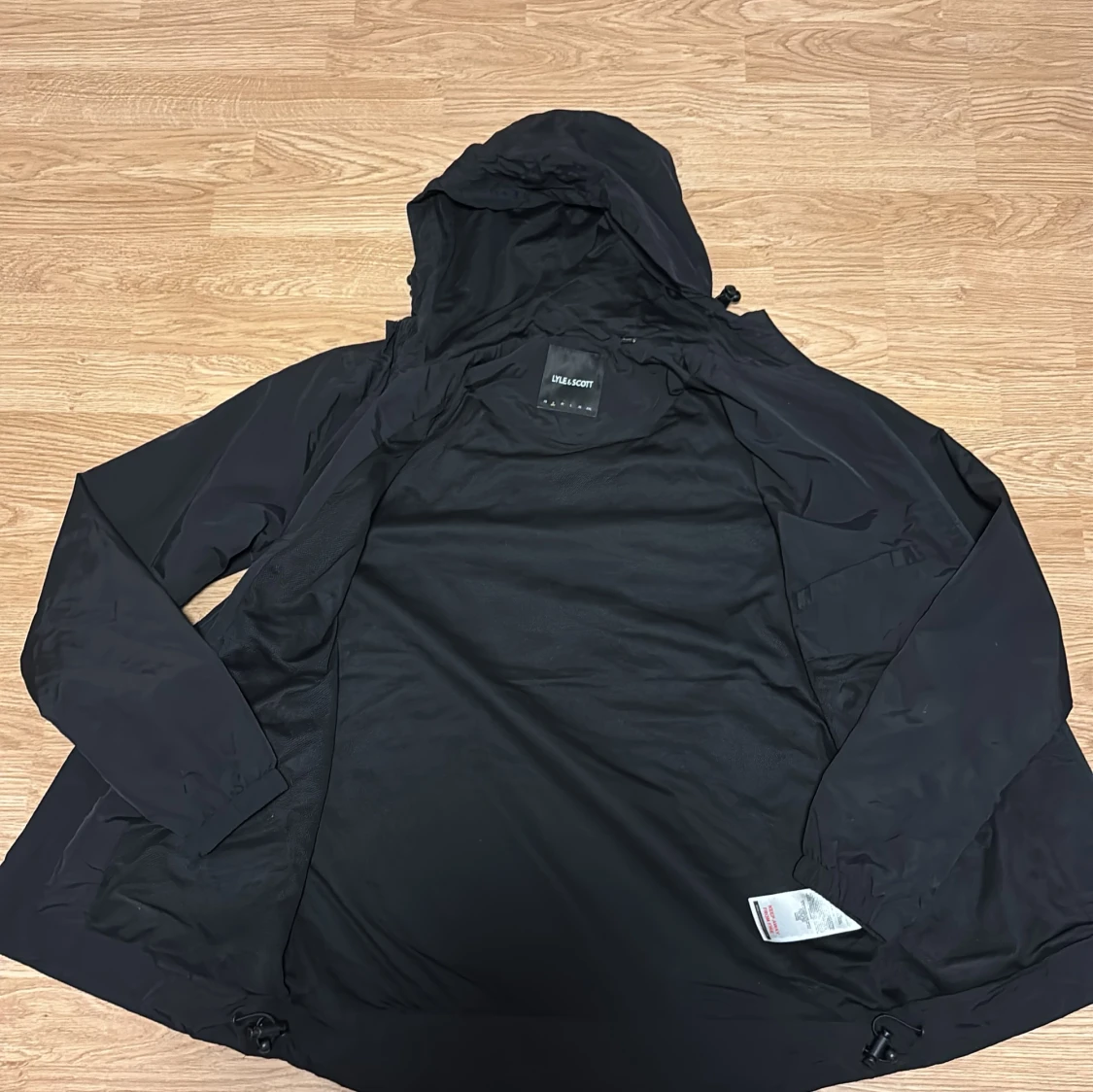 Svart vindjacka från Lyle & Scott - 1