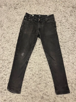 Jack Jones jeans - Säljer dessa fet Jack Jones jeans i modellen slim Glenn. De är i storlek w27 l30. Hör av er vid frågor och priset är ej hugget i sten