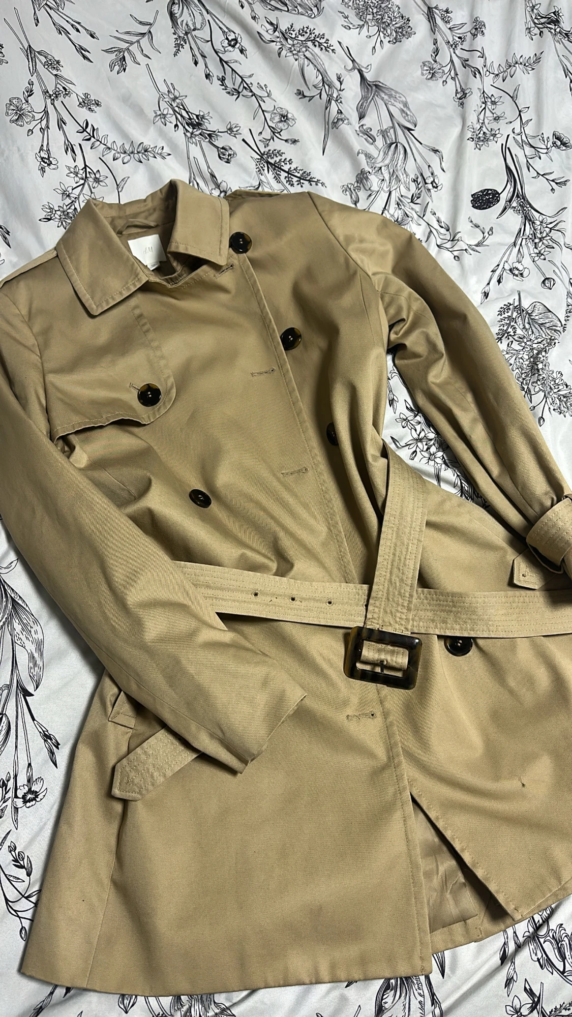 Beige trenchcoat från H&M med bälte