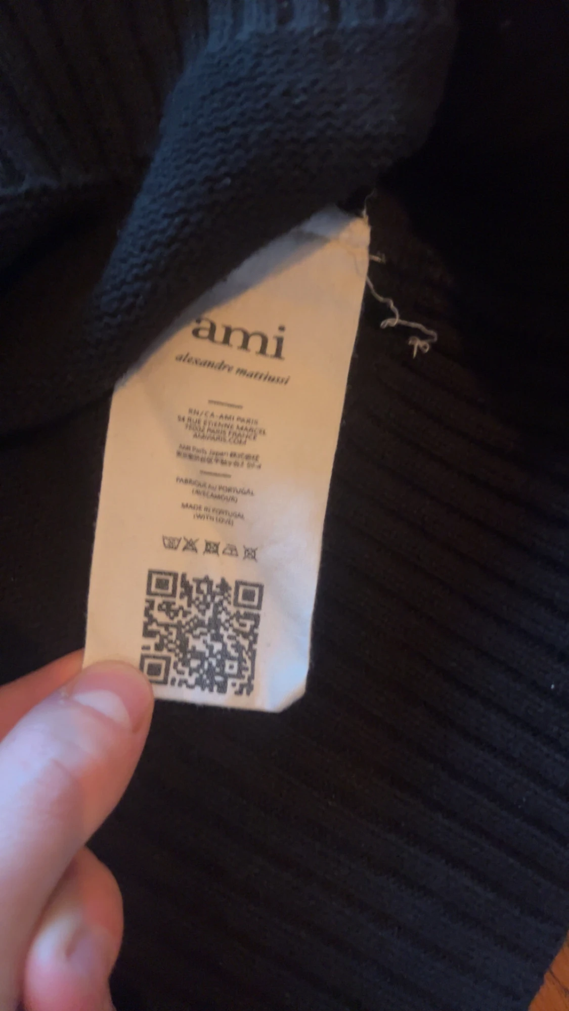 Svart stickad tröja från Ami Paris storlek M - 3