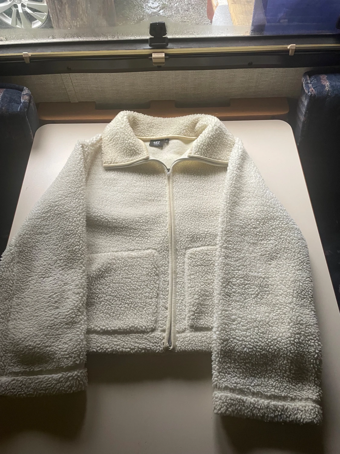 Vit teddyjacka från 157, XS