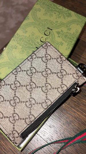 Korthållare/plånbok  - GG korthållare och plånbok. Helt ny och oanvänd för paketet medföljer. 
