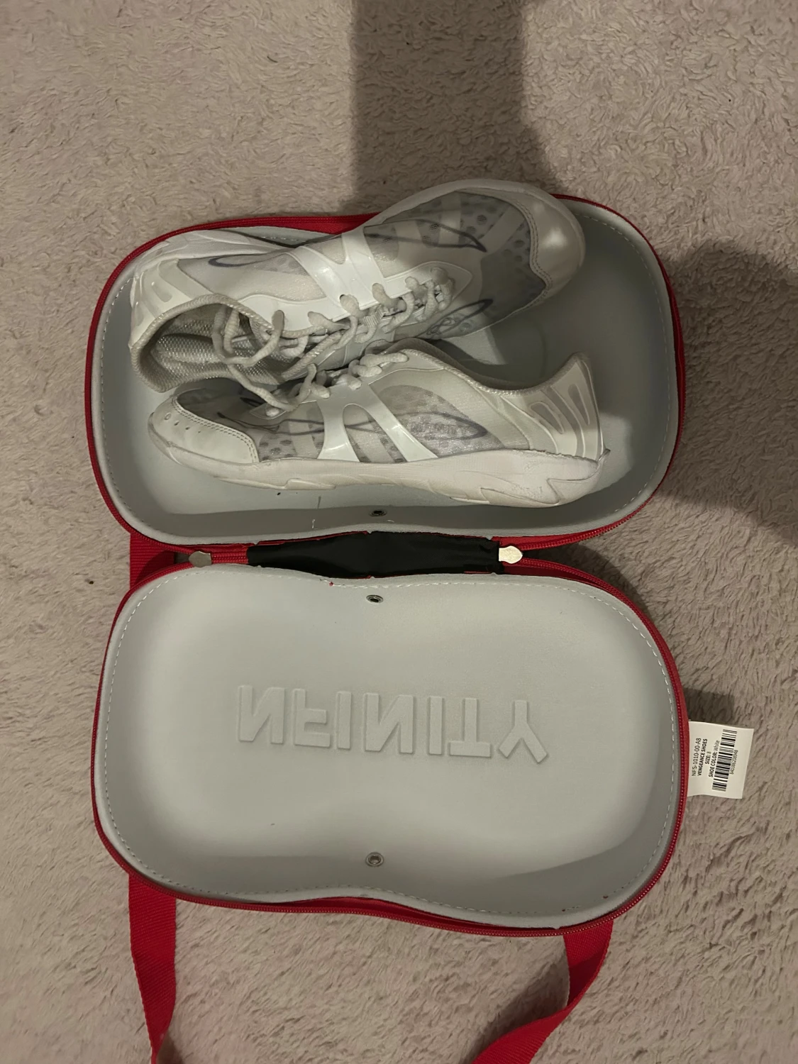 Vita cheerskor från nfinity