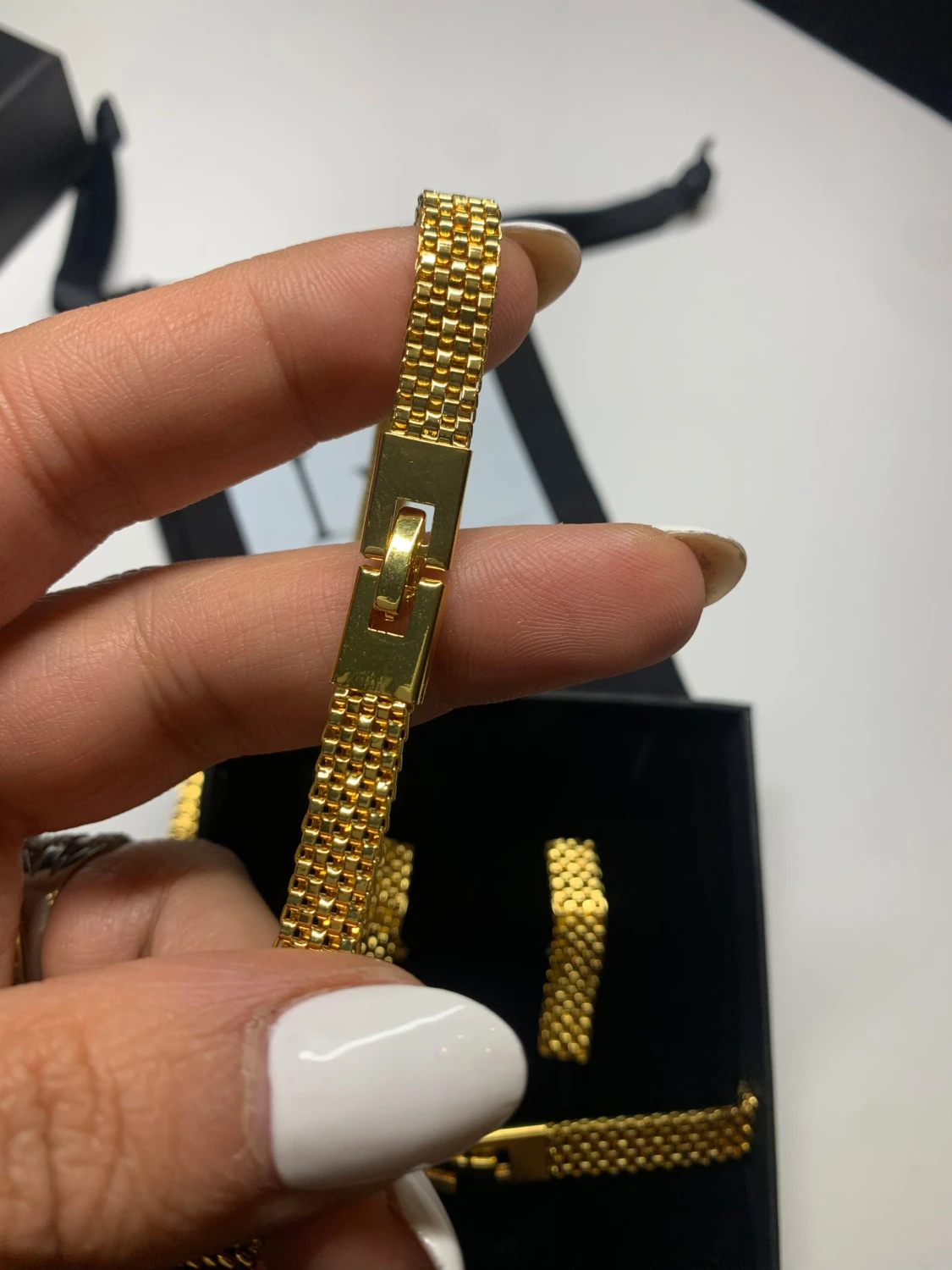 Guldfärgat smyckeset från Luce D'Oro - 2