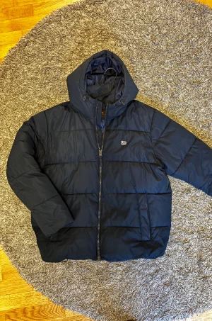 Lee - Vinterjacka - Mörkblå vinterjacka från Lee i storlek XL i fint skick! Nypris ca 1100kr. Skriv om du har några frågor😊