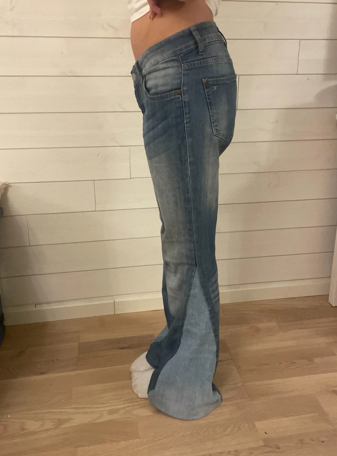 Coola omsydda bootcut jeans!  - 2