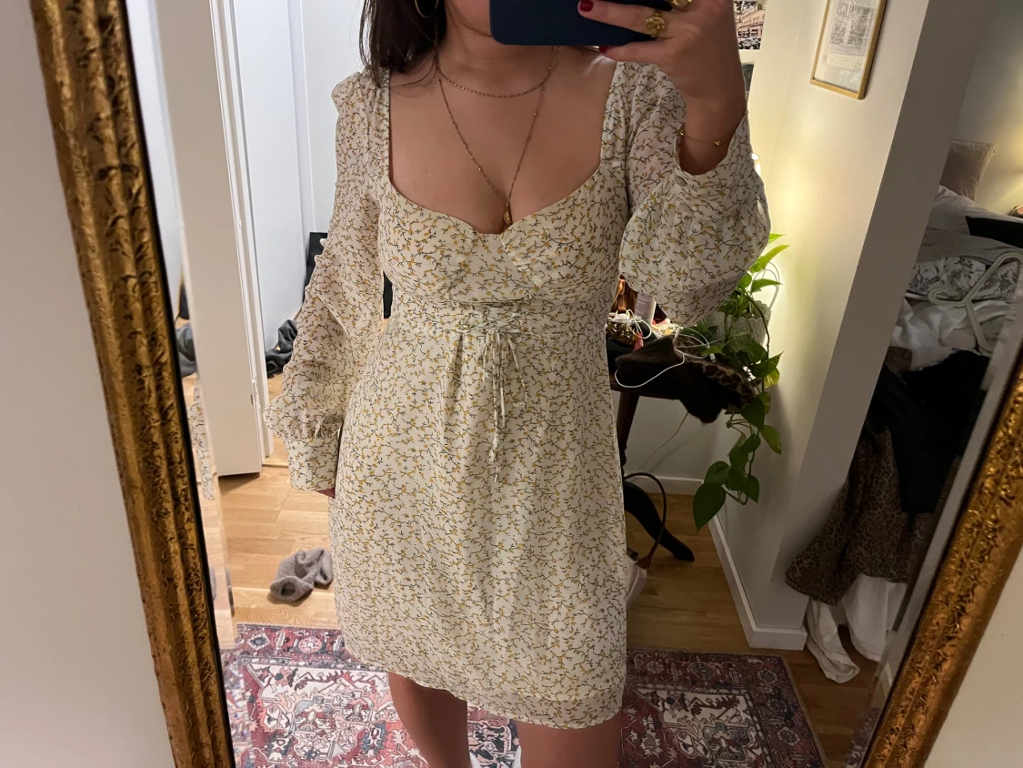 Blommig klänning från Adoore