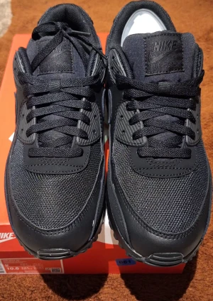 Nike Airmax 90 St 42.5 - Nya och Oanvänd Nike Airmax 90 svart storlek 42.5