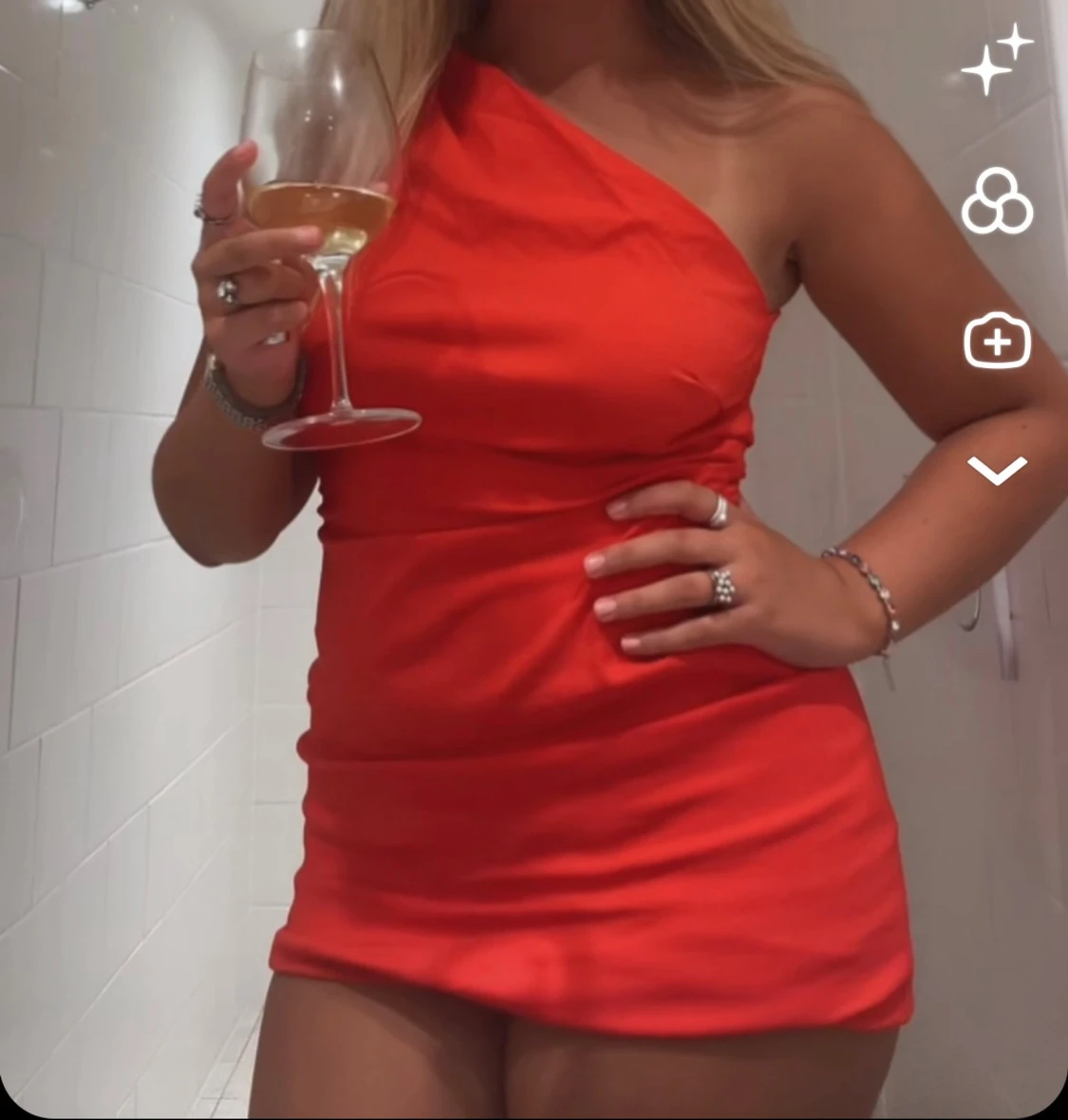 Röd one shoulder kortklänning