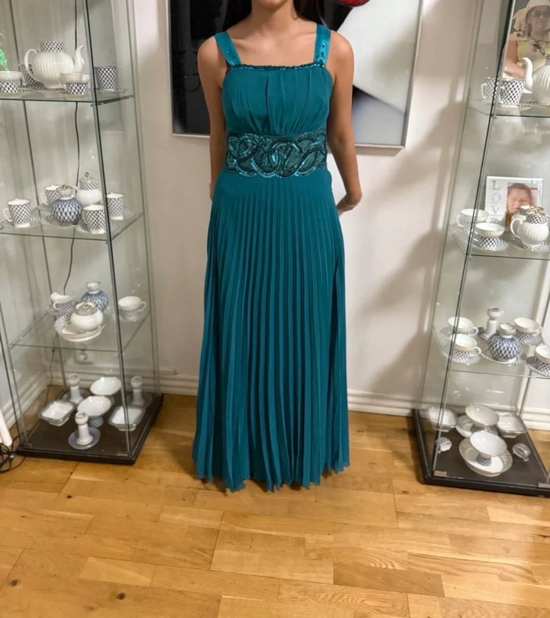 Turkos långklänning med paljettbälte - 1