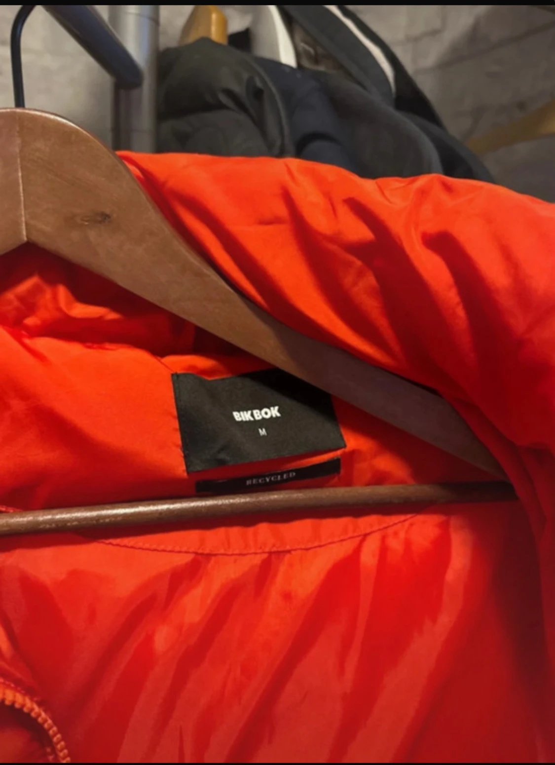 Röd pufferjacka från Bik Bok M - 2