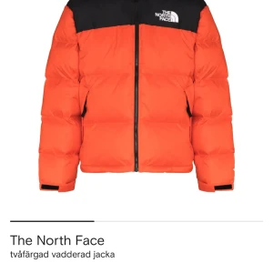 North face jacka  - Som på bilden användt ute väldigt få gånger skulle säga att den är ny skick. Dock var denna billigare när jag köpte den som kommer gå med på ett bra pris. Storlek medium 