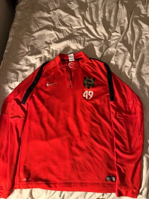 Träningströja - Träningströja! BP tröja. Sjukt sällsynt Träningströja som var aktiv för ungefär 7 år sedan. Priset på dessa har ökat och finns nästan inte någon stans till salu. STORLEK XL MEN PASSAR ÄVEN L.