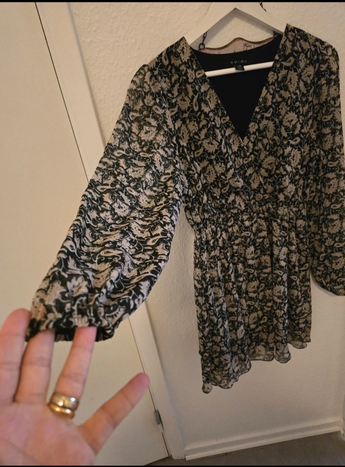 Blommig kortklänning från Amisu - 2