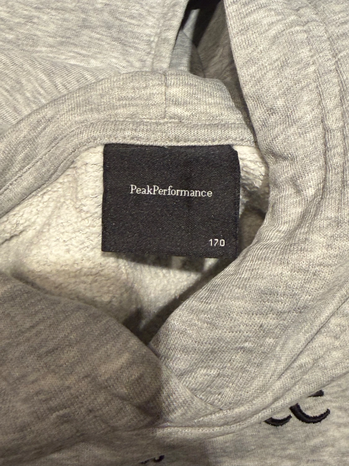 Grå Peak Performance hoodie - 1