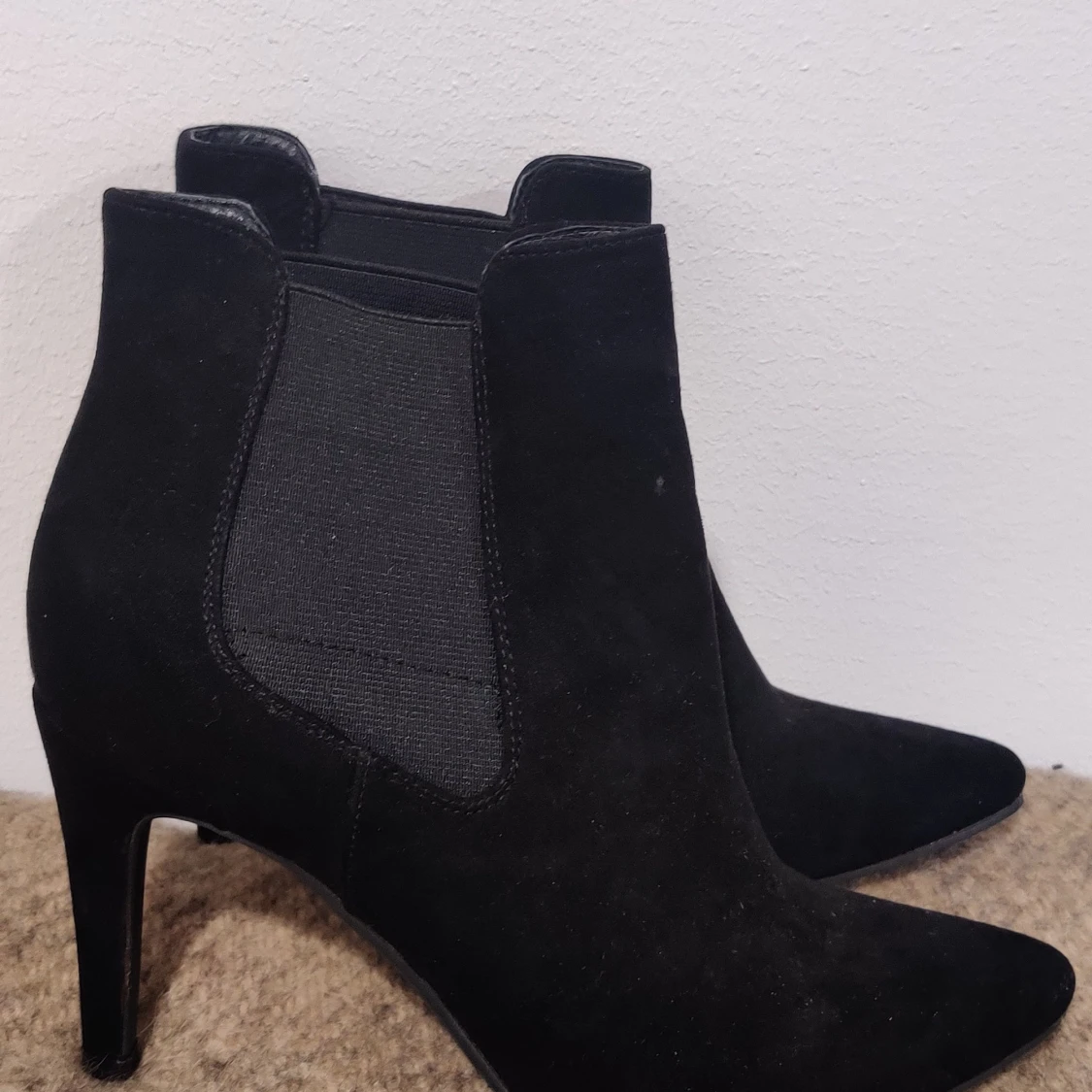 Svarta chelsea boots med  ca 8 cm klack