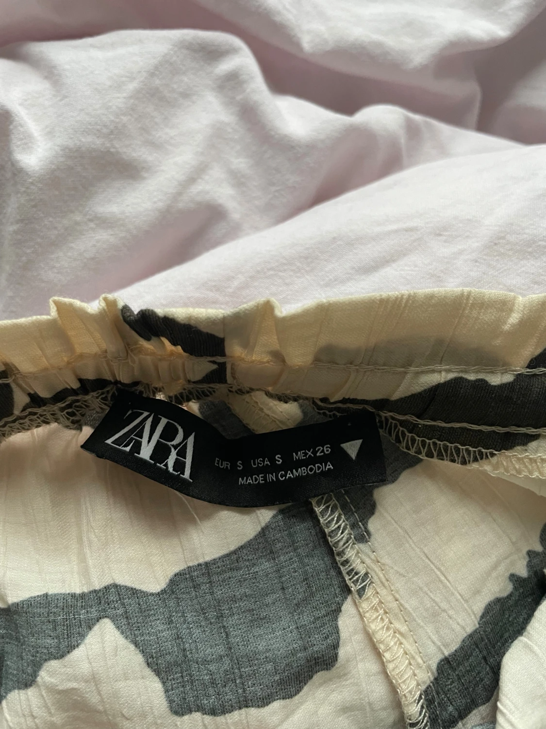 Zebramönstrade linnebyxor från Zara - 2