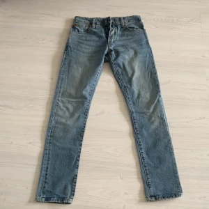 Polo Ralph Lauren jeans - Använda Max 3 ggr, säljer pga för små. Storlek: W29 L32