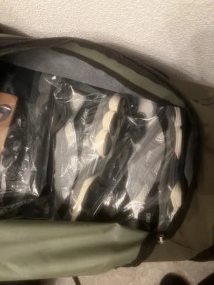 Asics Gel NYC Ivory Clay Grey - Fått in ett par väldigt fräscha asics gel nyc!           Skor som tagit modevärlden med storm då dem ebrjuder en fräsch och bekväm look. Mycket exklusiv colorwave (Ivory Clay Grey)!!!                                      Ursäkta dem dåliga bilderna fler kan skickas vid begäran. 