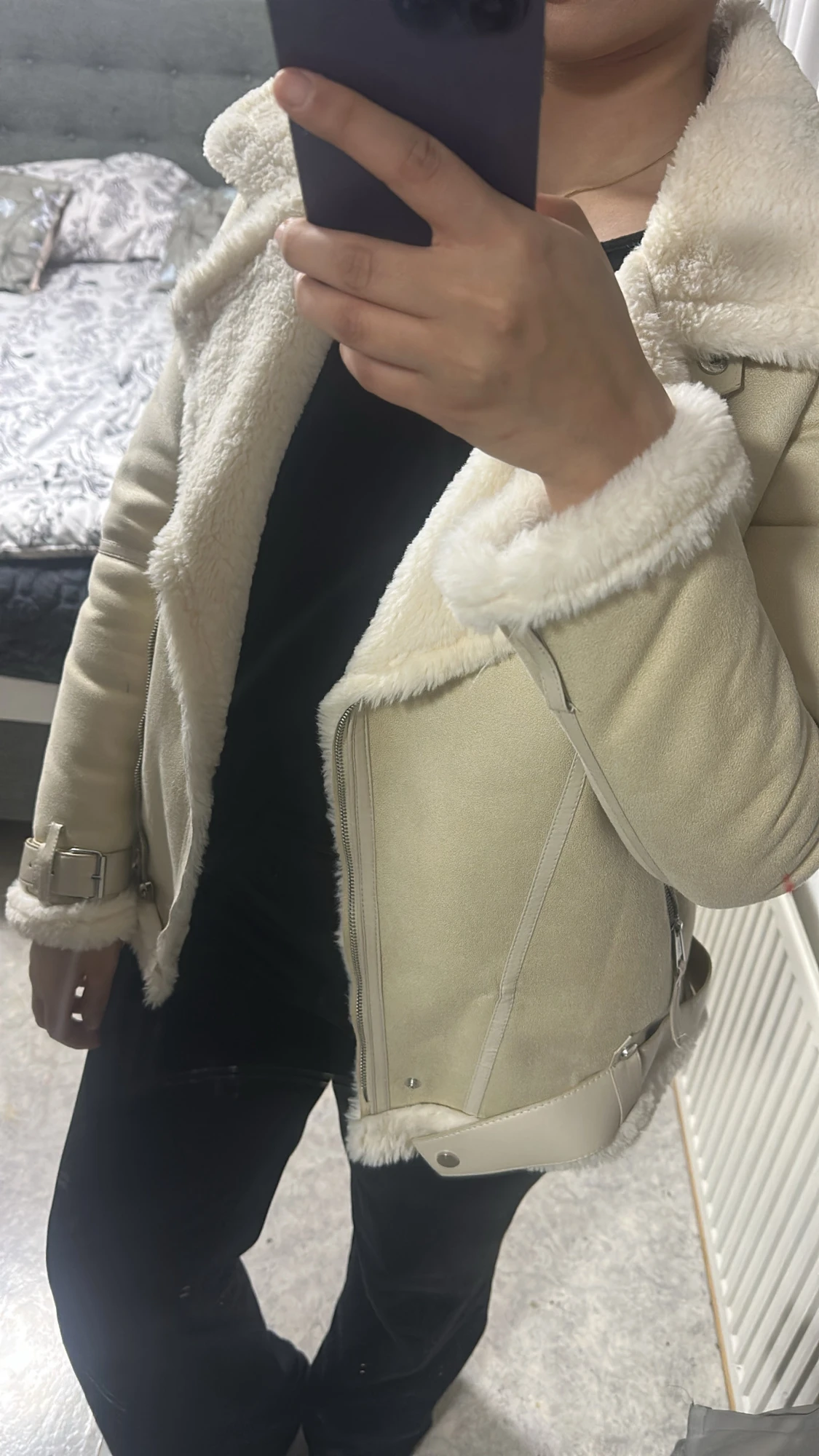 Beige teddyjacka med fuskpäls