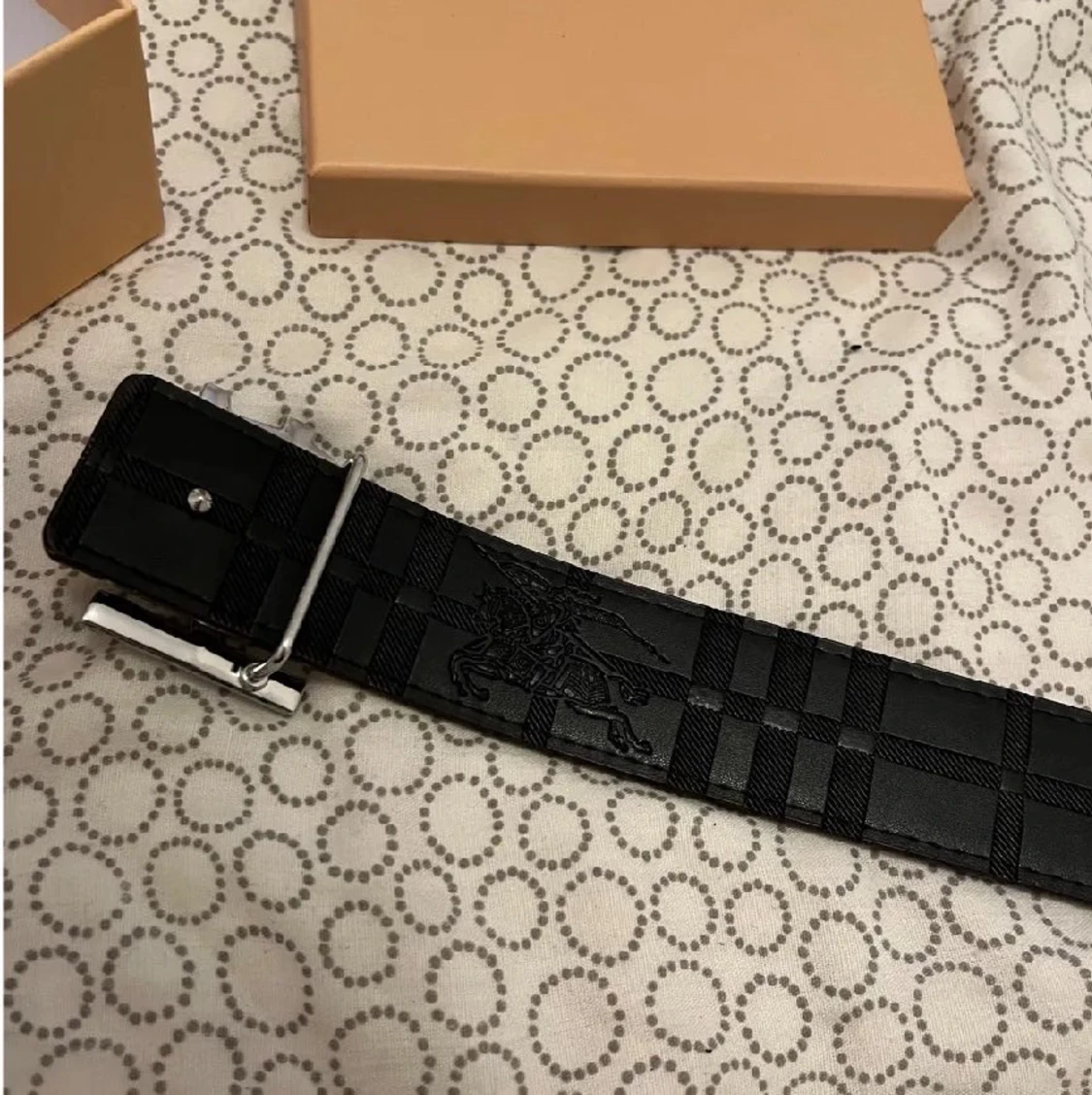  Burburry bälte  - 2