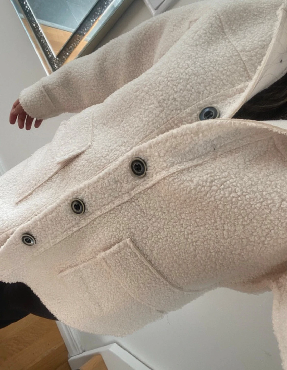 Vit teddyjacka med stora fickor - 1