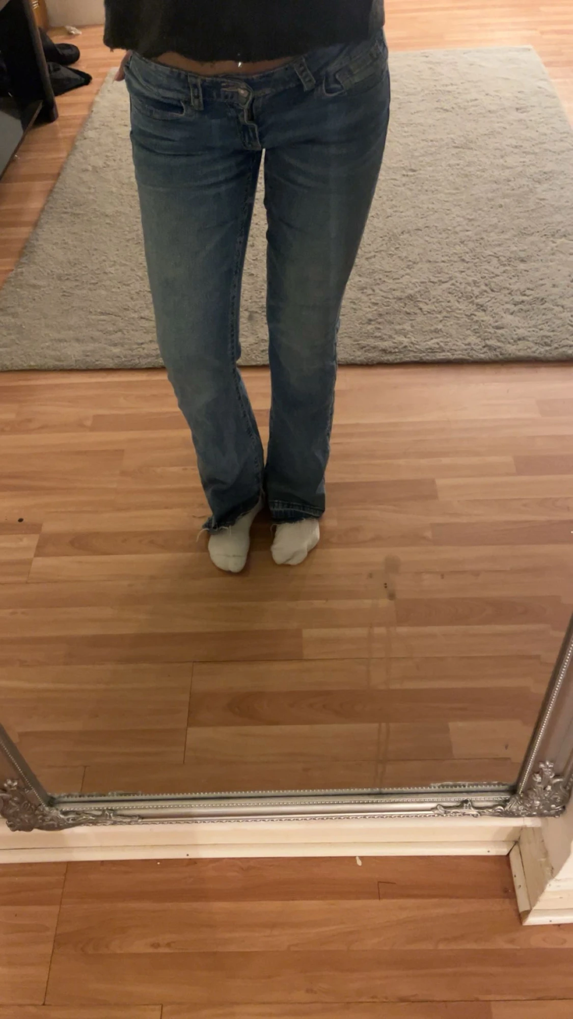 Blå bootcut jeans med slits