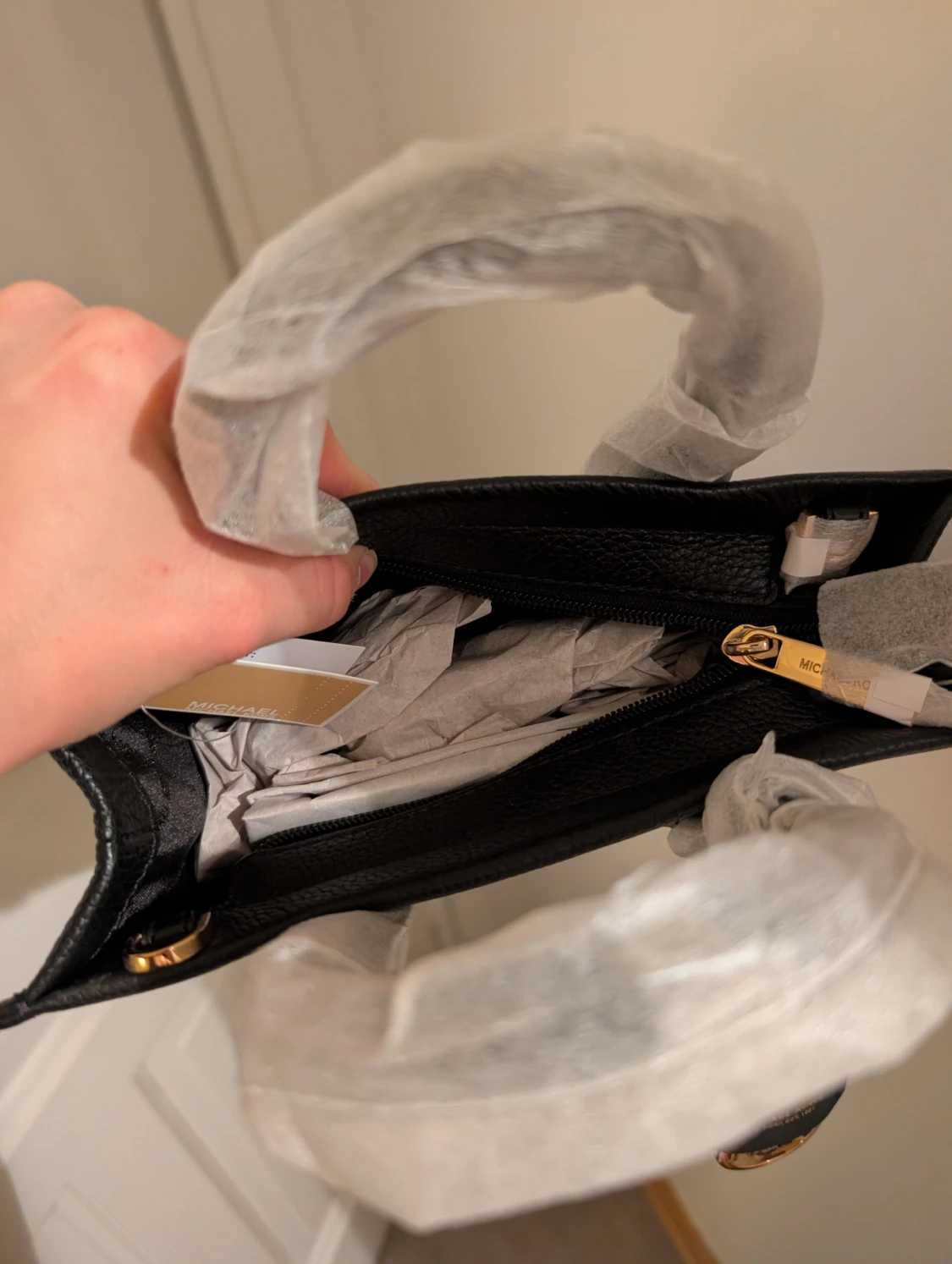 Svart handväska från Michael Kors - 4